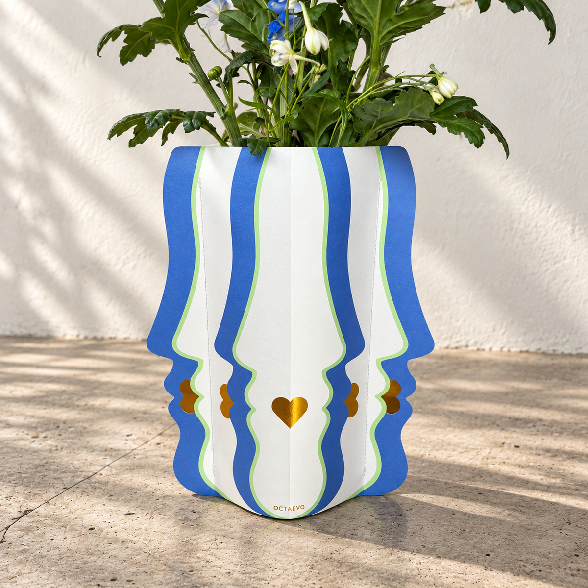 Beso Paper Vase