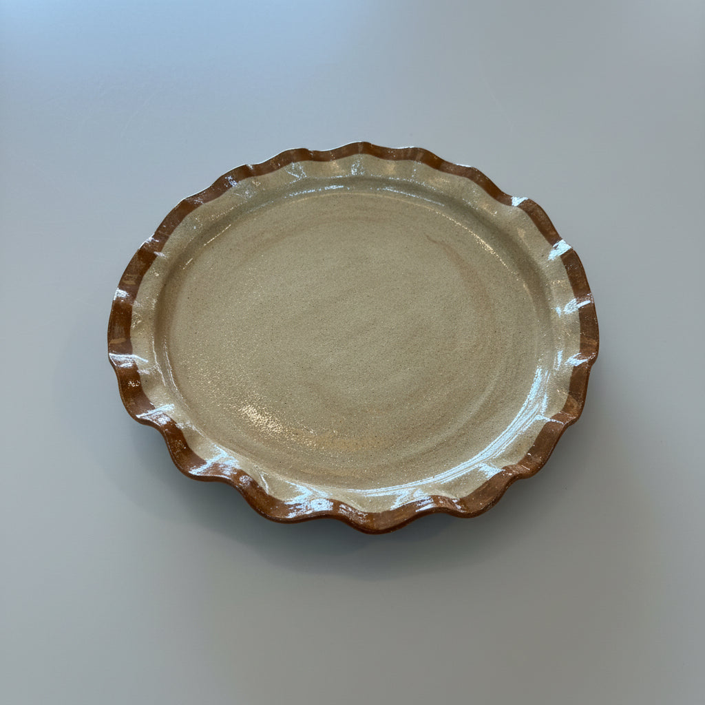 Brown Lip Frilly Charger