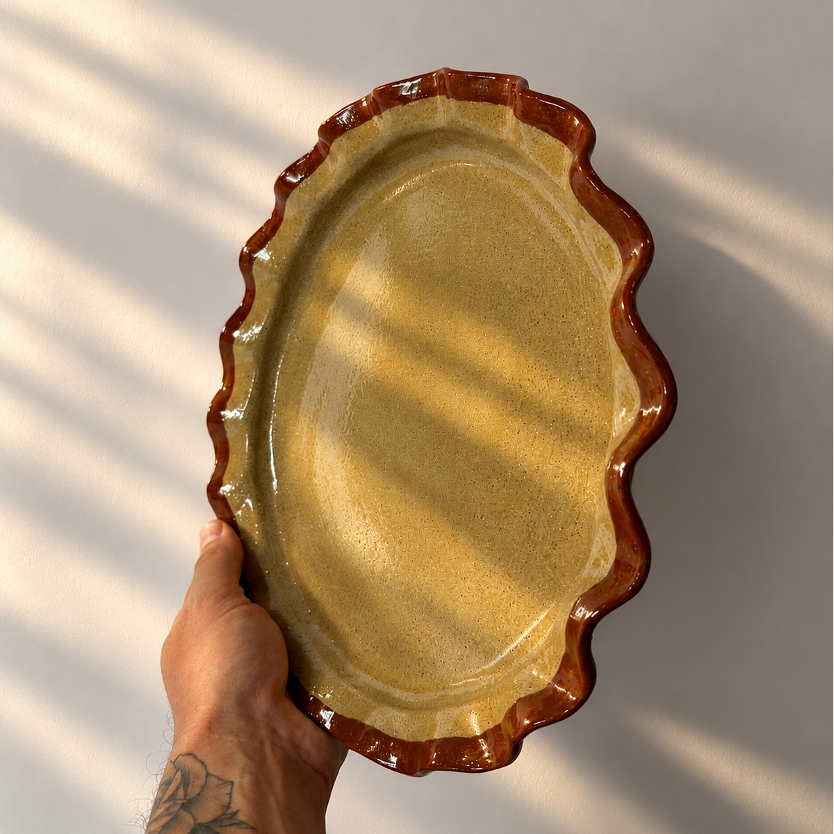 Brown Lip Frilly Charger